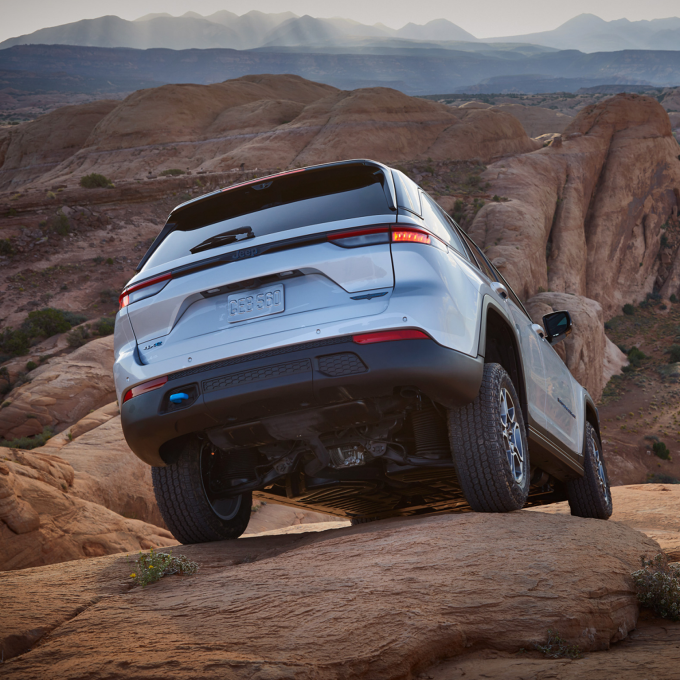 Gallery grand cherokee2