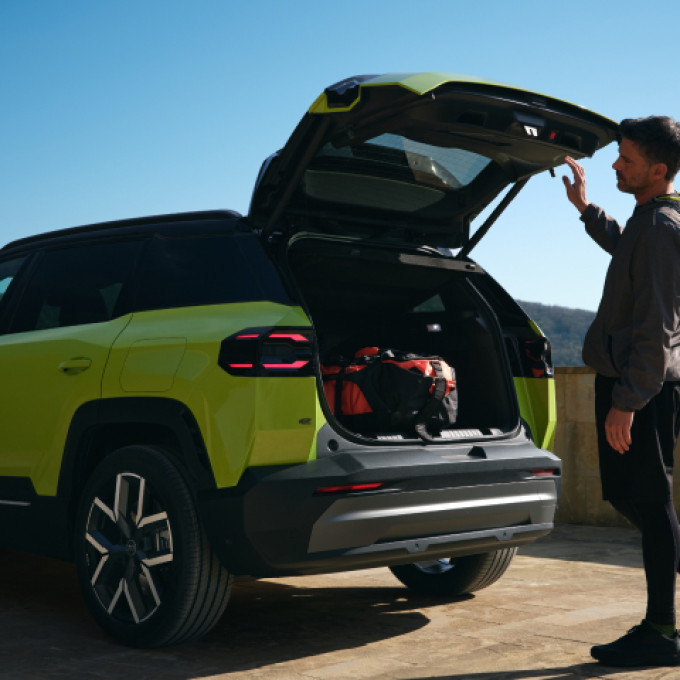 JEEP COMPASS J4U BEV MY26 640X480 UP TO 550L CAPACITY