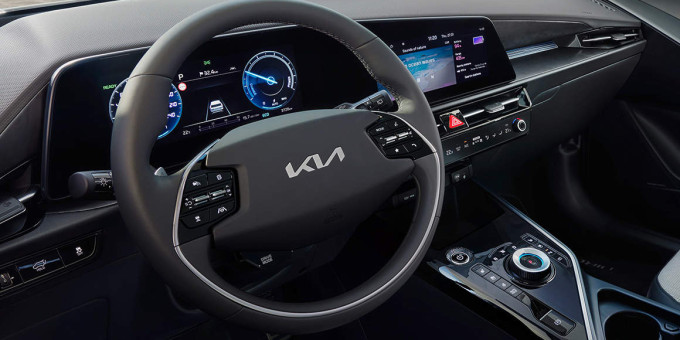 kia niro my23 interior closeup dual displays v2