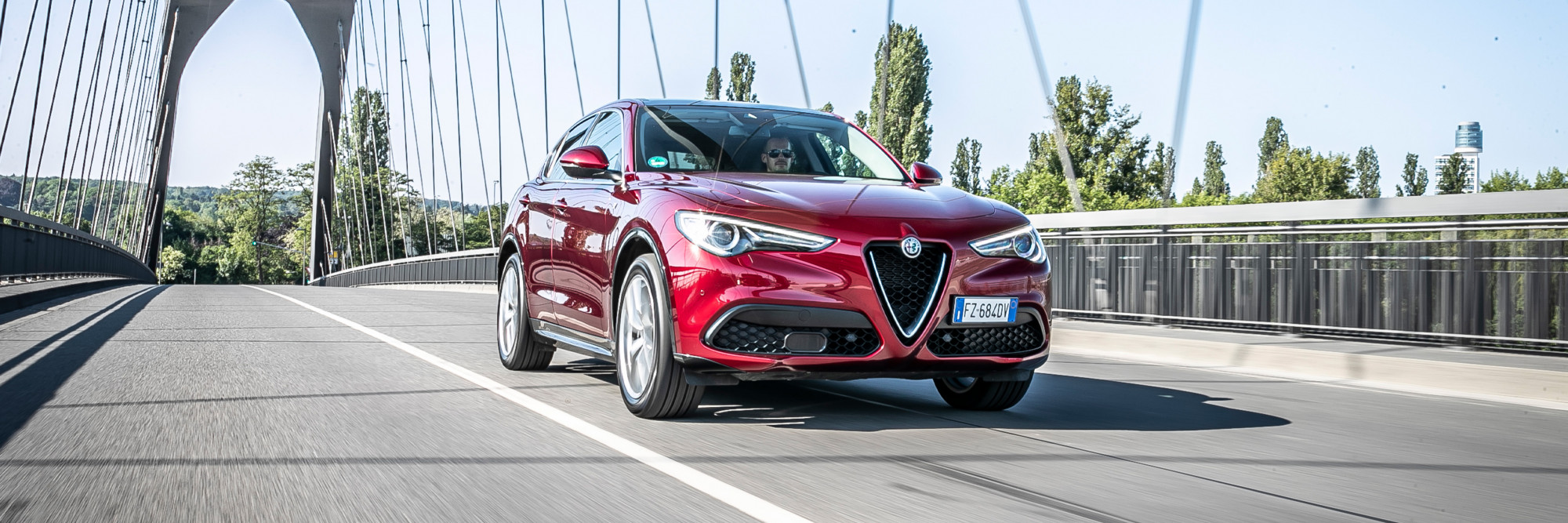 alfaromeo stelvio hero desktop