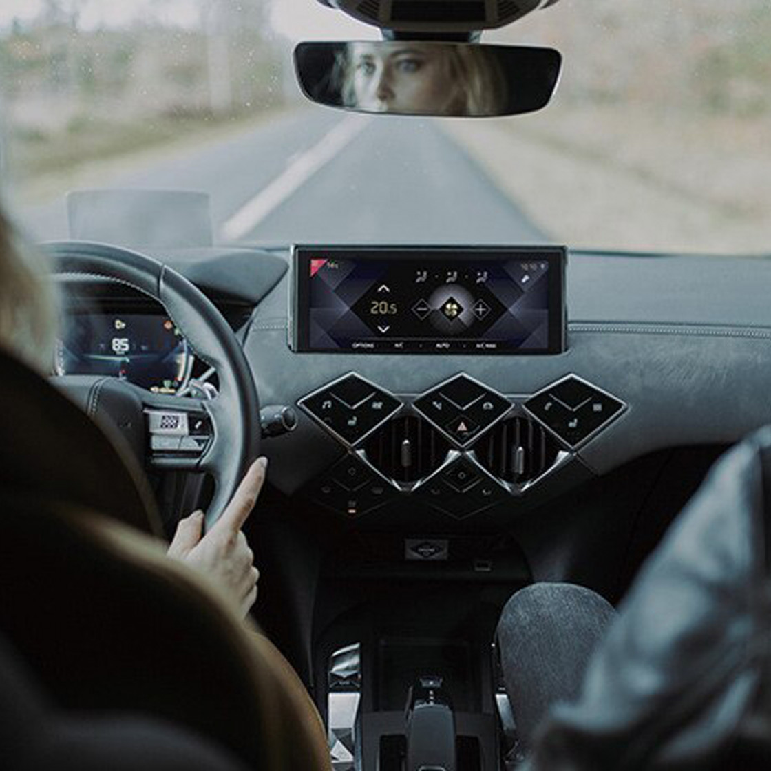 DS 3 E TENSE INTERIOR 2000x1125