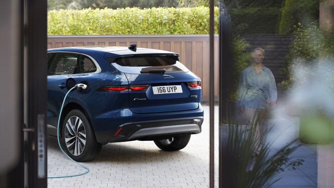 Jaguar 2000x1125 v2