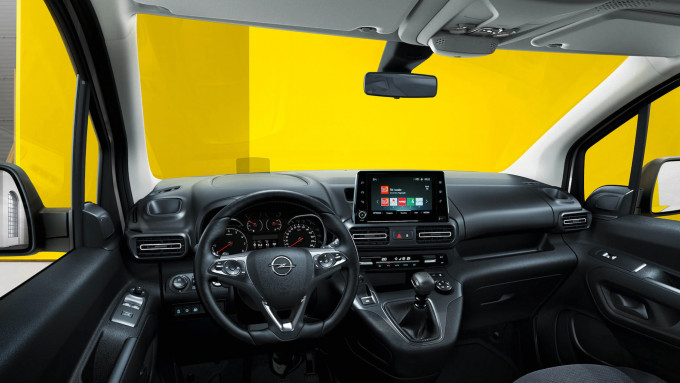 Opel Combo Cargo INTERIOR 2000x1125